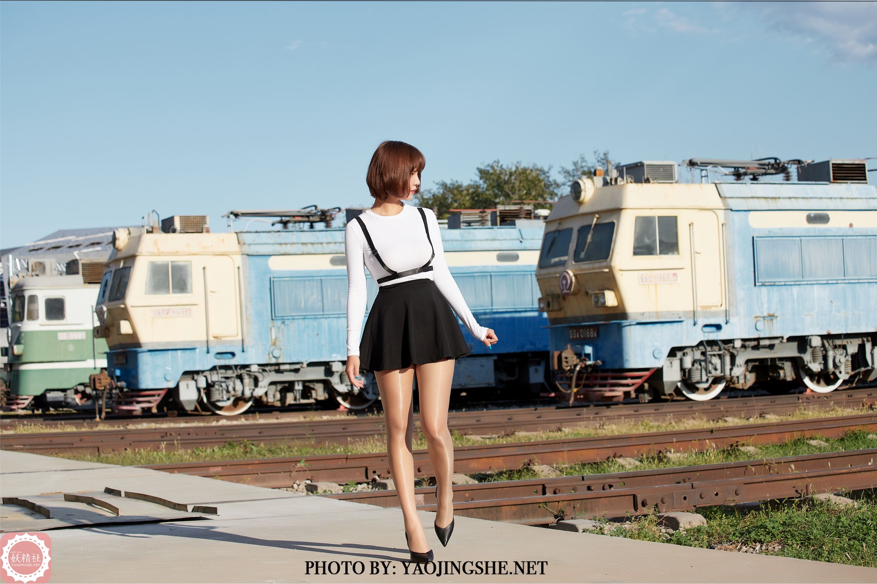 YAOJINGSHE 妖精社 T2042《唐飞飞-逆光车站》